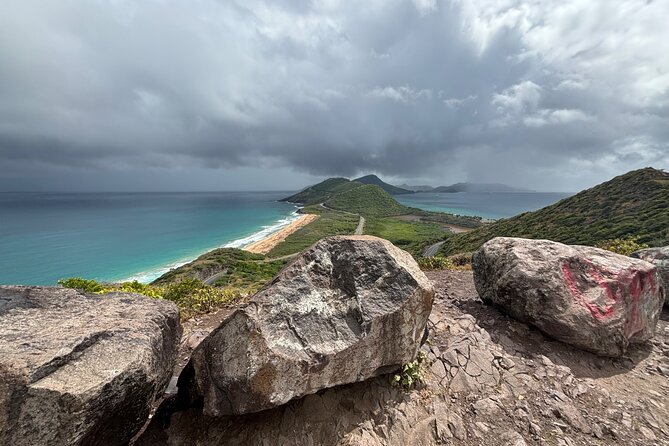 City Tour, Timothy Hill Lookout and South Friars Beach - The War Memorial and Government House
