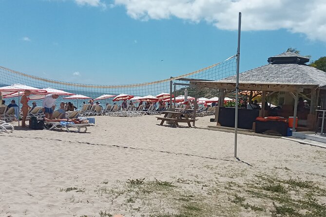 Cockleshell beach excursion - Chairs, umbrellas, restaurants, and the real cost