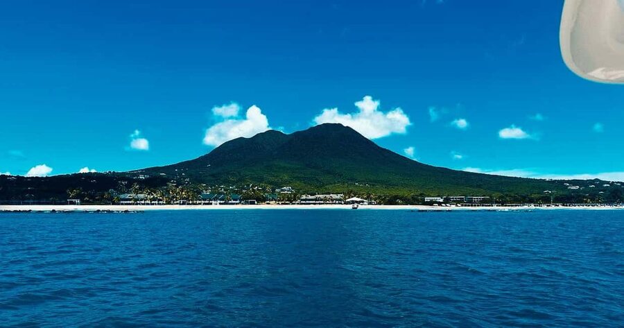 PRIVATE POWER CATAMARAN - The first 30 minutes on the water
