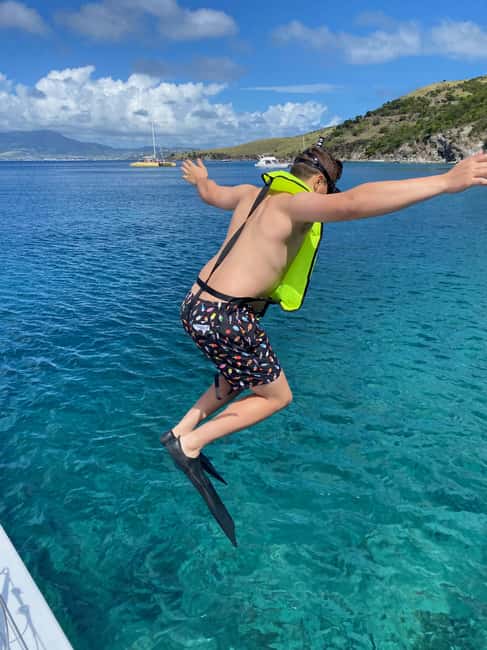 PRIVATE POWER CATAMARAN - The return cruise to St Kitts