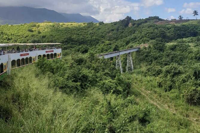 St.Kitts Sugar Train Tour / Pick up & Drop-Off Included - Choosing between the upper and lower decks