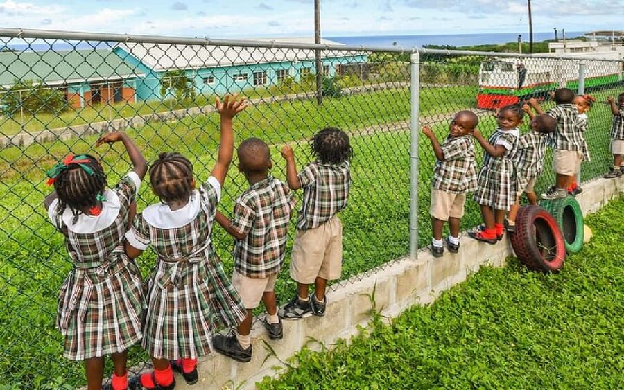 St. Kitts : Sugar Train with Pick Up & Drop-Off & Drinks - Choosing between the upper deck and air conditioning
